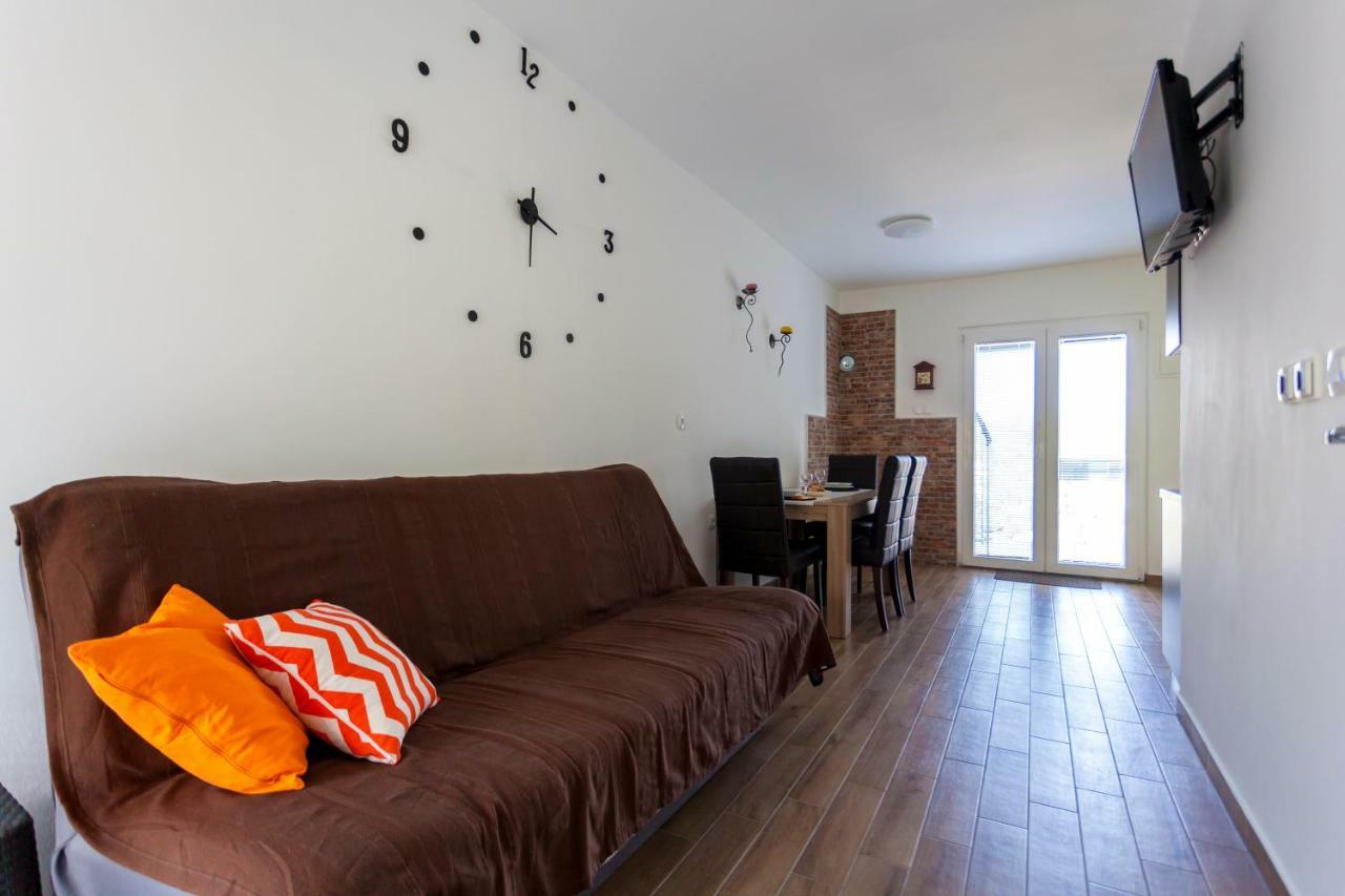 Apartment Hasanec By El-Pi Tours Njivice Luaran gambar