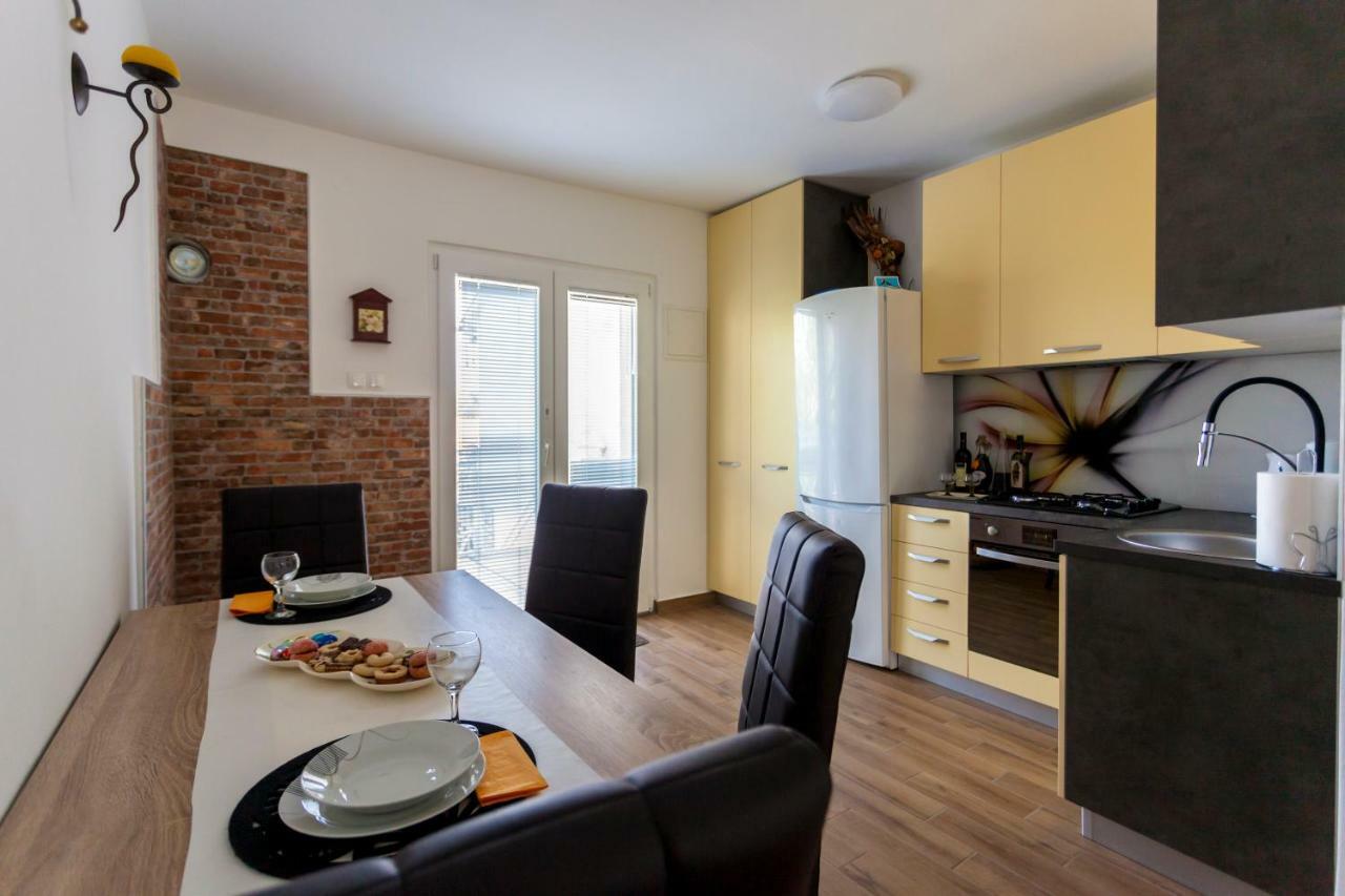 Apartment Hasanec By El-Pi Tours Njivice Luaran gambar